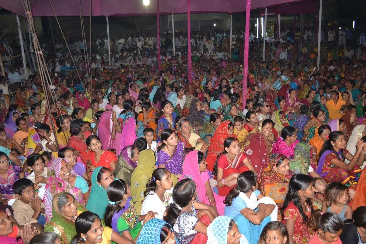 500+ devotees at Shrimad Devi Bhagwat Katha by Dr. Dadhichy
