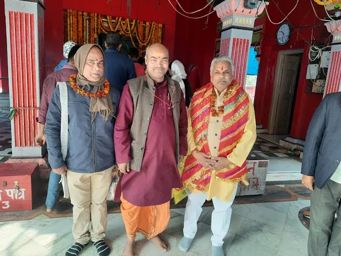 Dr. Dadhichy as priest at Shyama Mandir